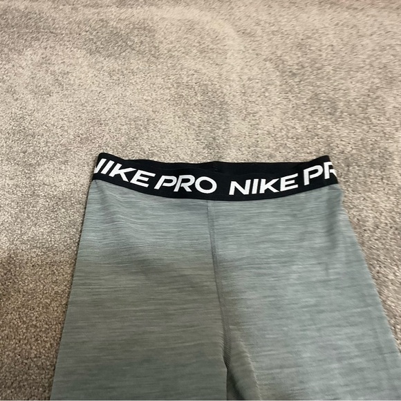 Nike Pro Women's 7" High Rise Training Shorts Smoke  Compression Sz M new - Picture 5 of 6